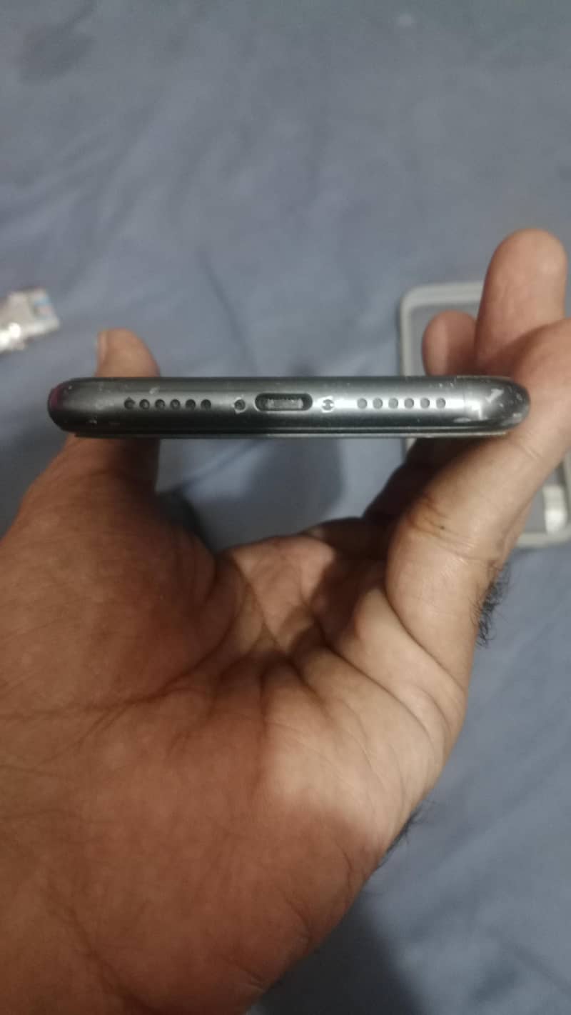 Apple iPhone 11 3