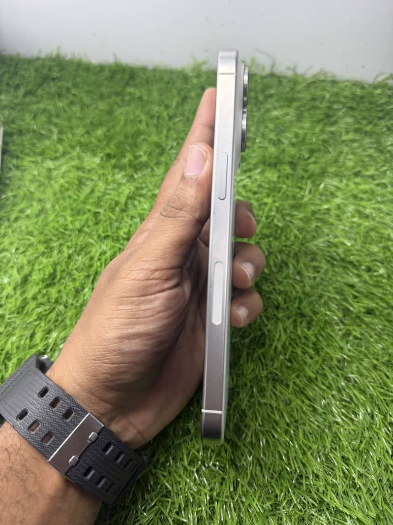 Iphone 15pro max 4
