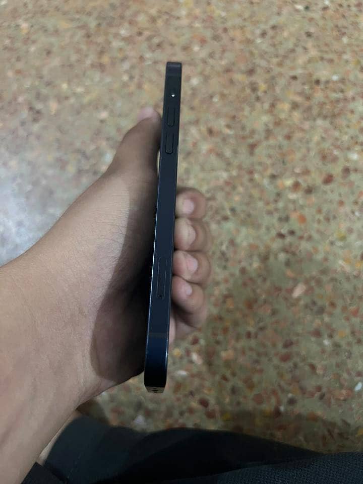 Apple iPhone 12 3