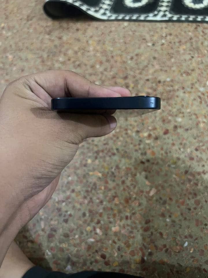 Apple iPhone 12 4