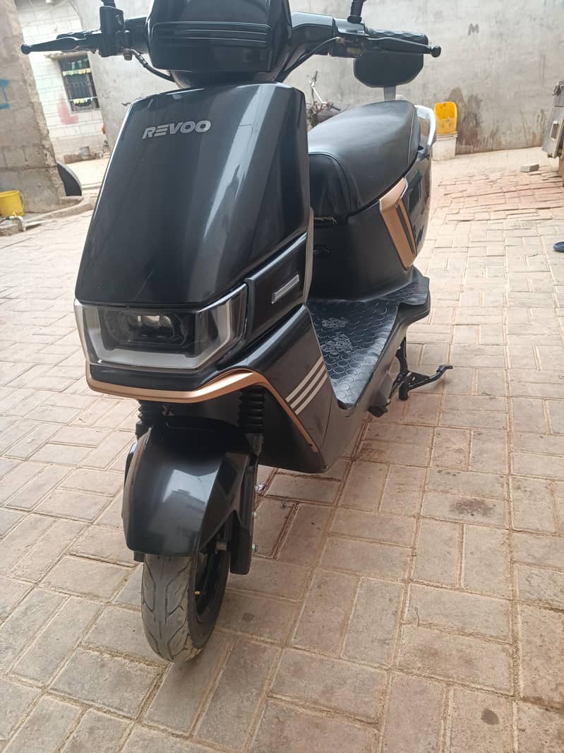 Revoo A12 1