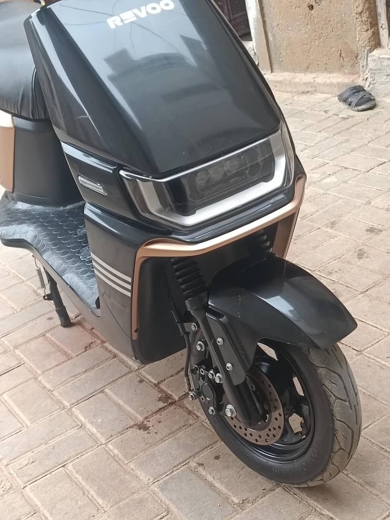 Revoo A12 3