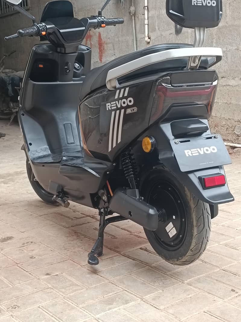 Revoo A12 4