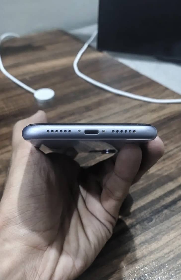 Apple iPhone 11 6