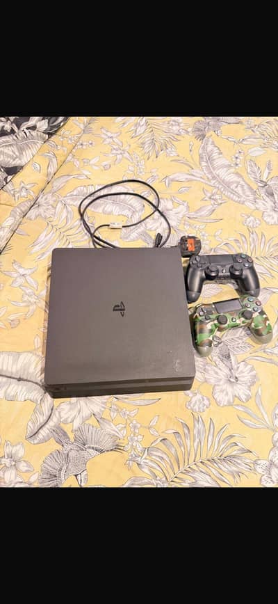Play station PS4 slim