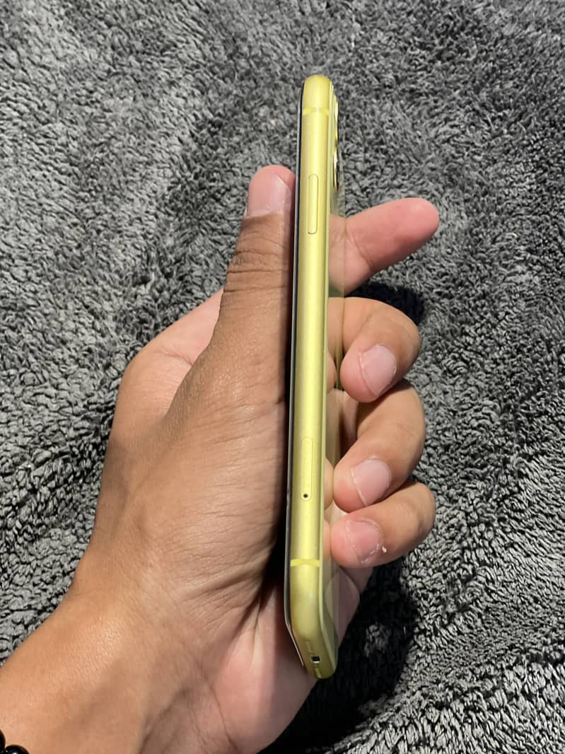 Apple iPhone 11 4