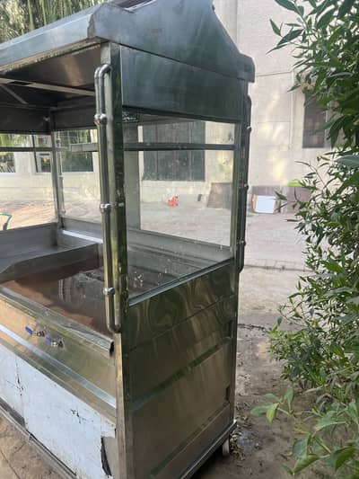 Burger and shawarma counter
