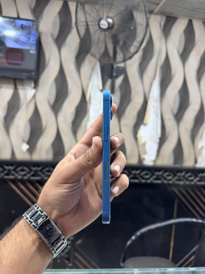 Apple iPhone 13 1