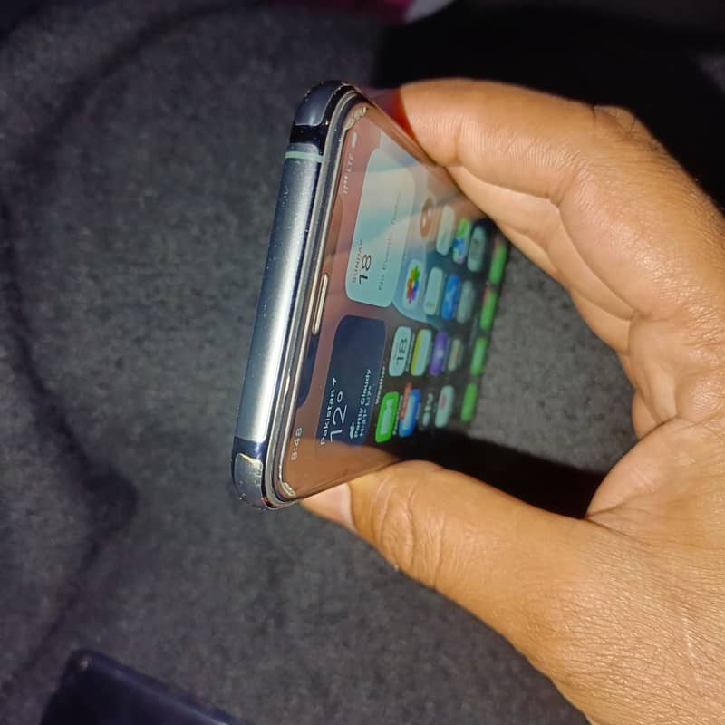 Apple iPhone 11 Pro 4