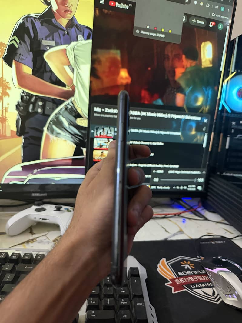 Apple iPhone 11 Pro Max 1