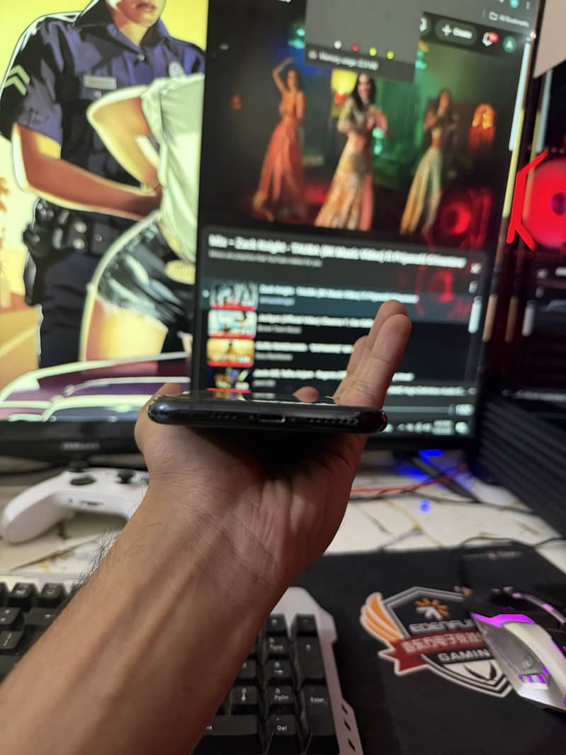 Apple iPhone 11 Pro Max 4