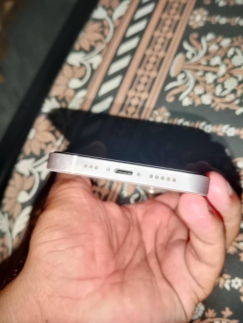 Apple iPhone 13 2