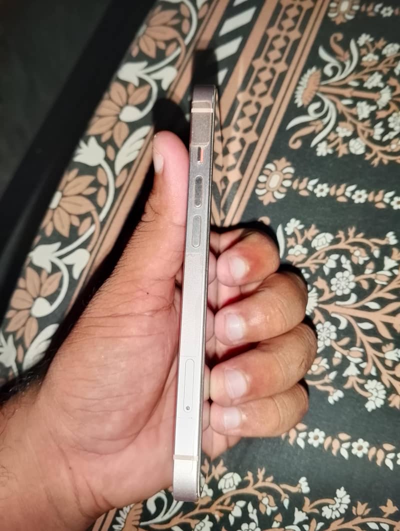 Apple iPhone 13 3