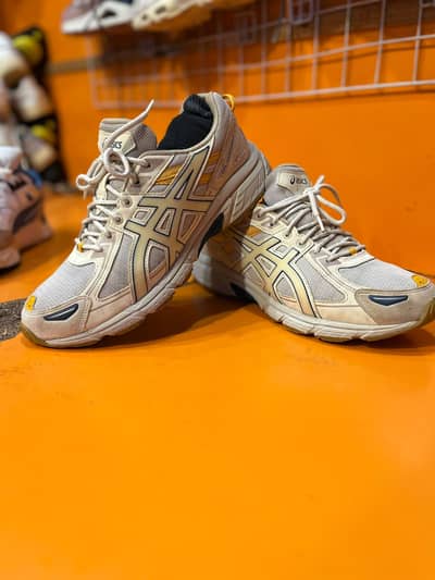 Original aasics condition 10/10 size uk 9 number euro 44 size contact