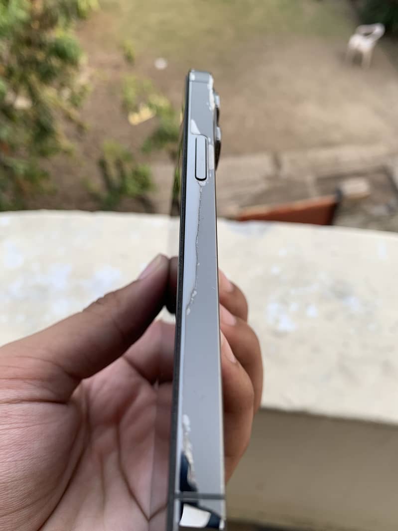 Apple iPhone 13 Pro 2