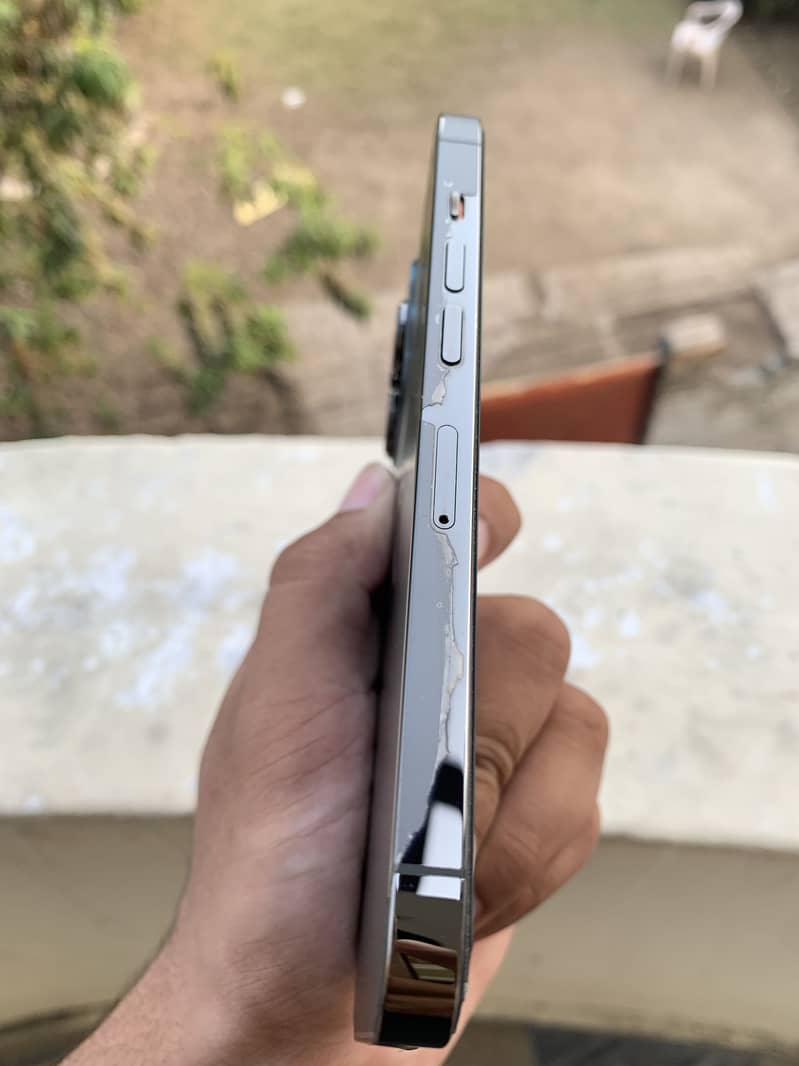 Apple iPhone 13 Pro 4