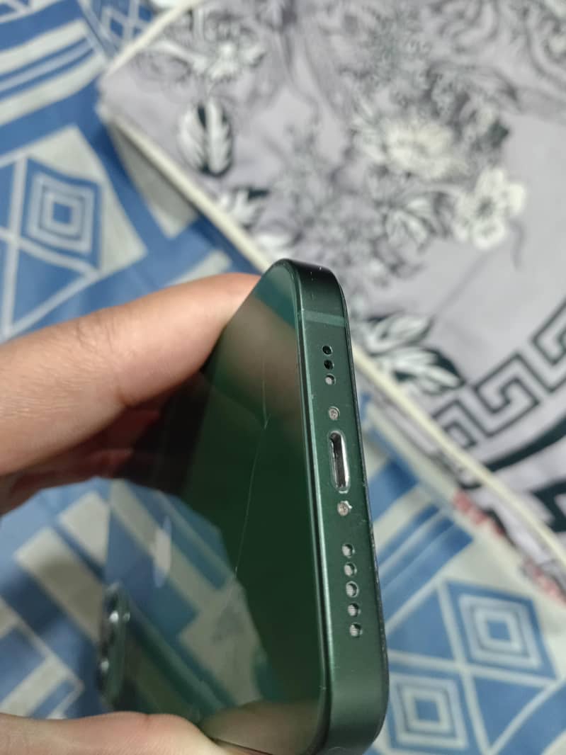 Apple iPhone 13 10