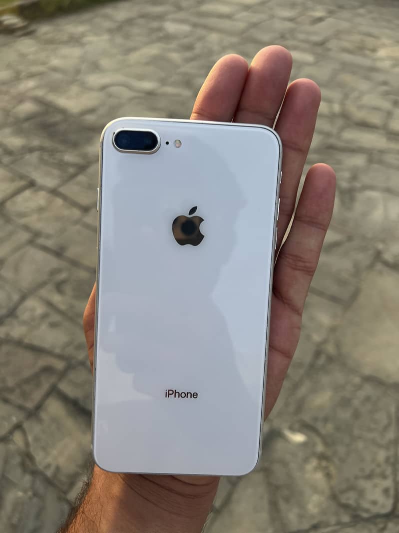 Apple iPhone 8 Plus 1