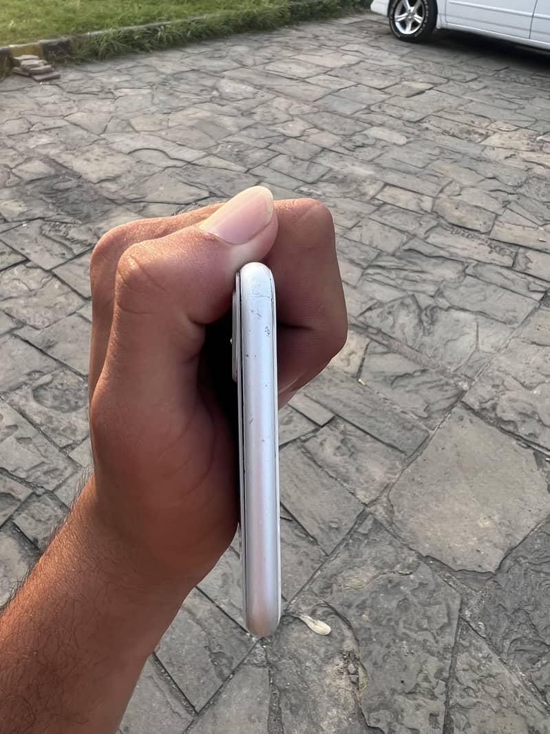 Apple iPhone 8 Plus 3