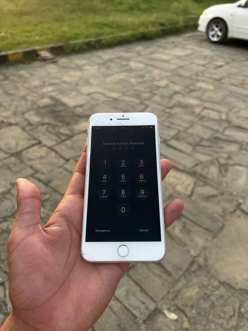 Apple iPhone 8 Plus 5