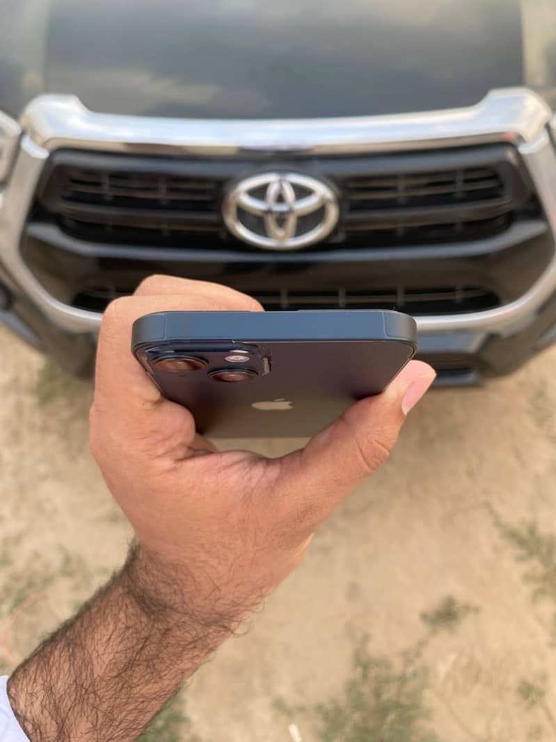 Apple iPhone 13 6