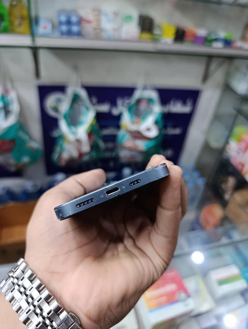 Apple iPhone 13 Pro 4