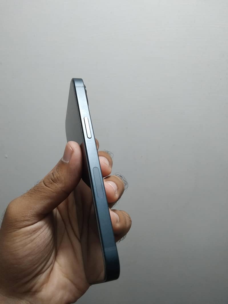 Apple iPhone 13 4
