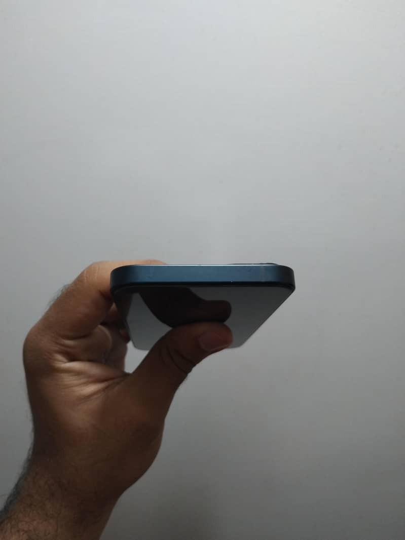Apple iPhone 13 5