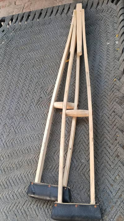 waking crutches 03404273256 ,price 2000