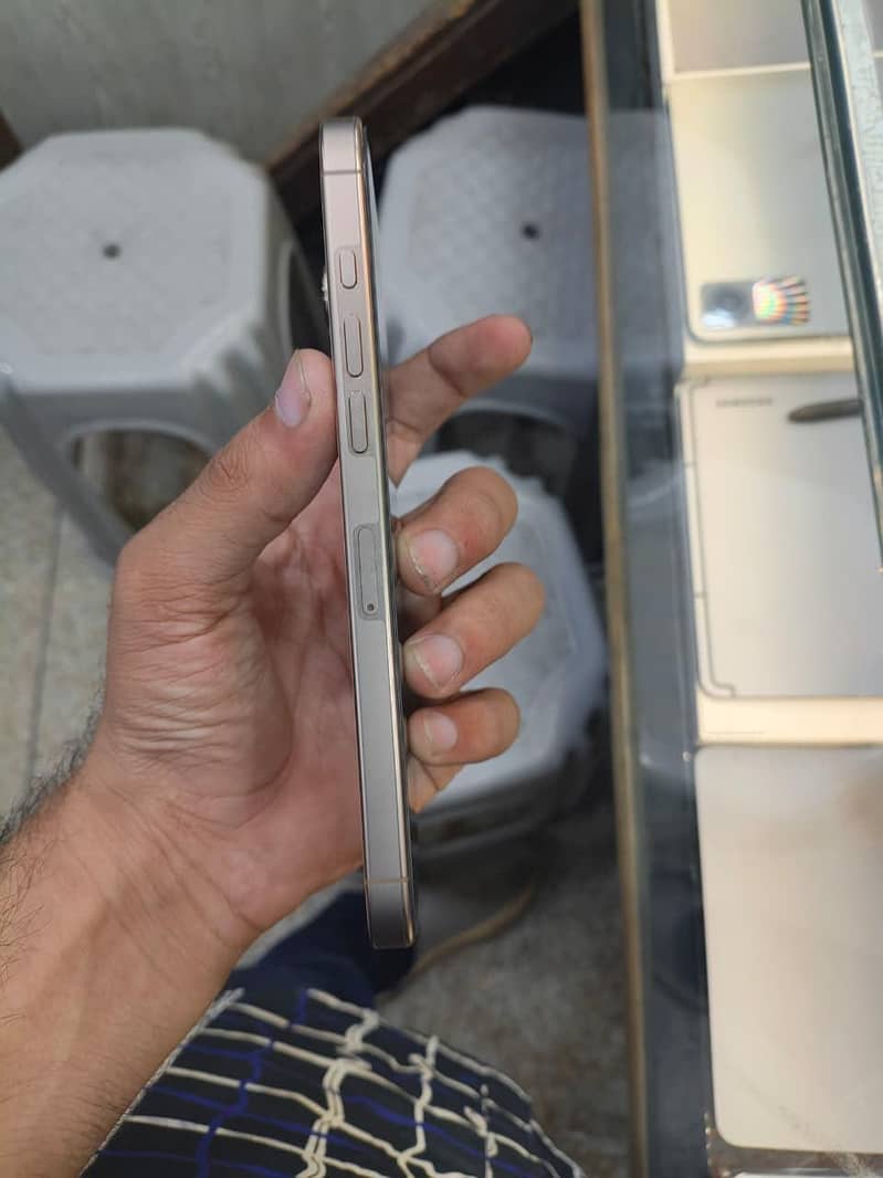 iphone 16 pro max 1