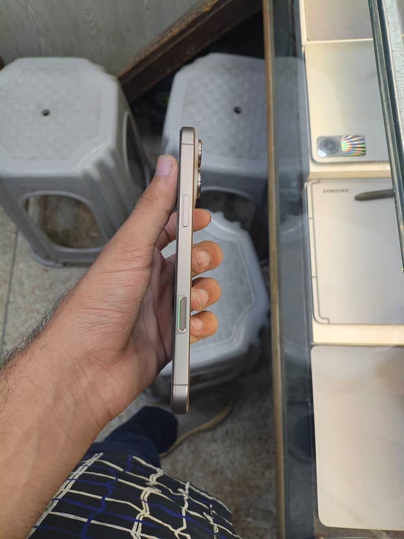 iphone 16 pro max 2