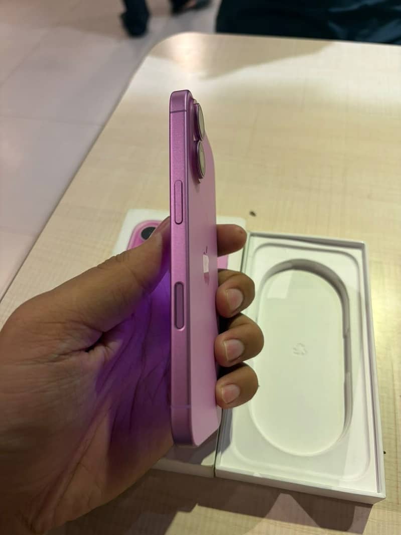 iPhone  16 3
