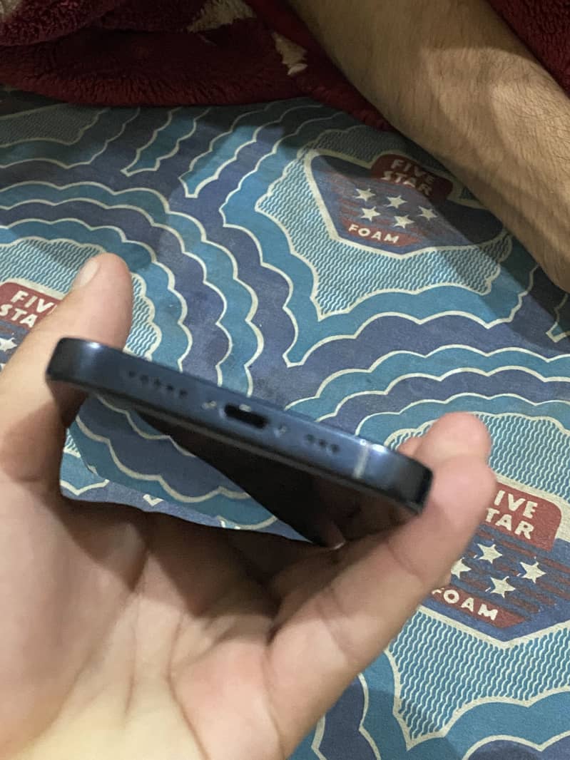 Apple iPhone 13 2