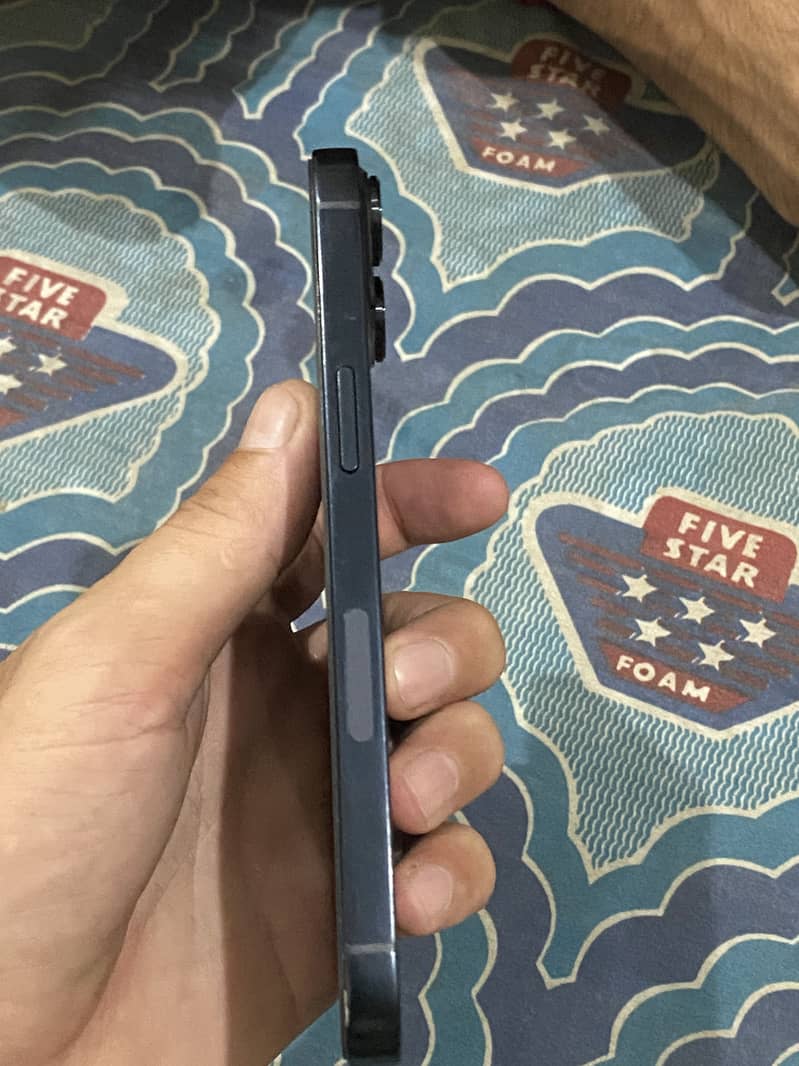 Apple iPhone 13 4