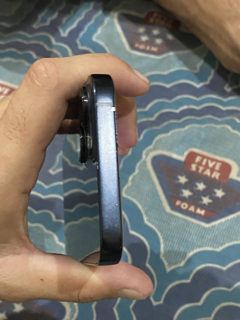 Apple iPhone 13 5