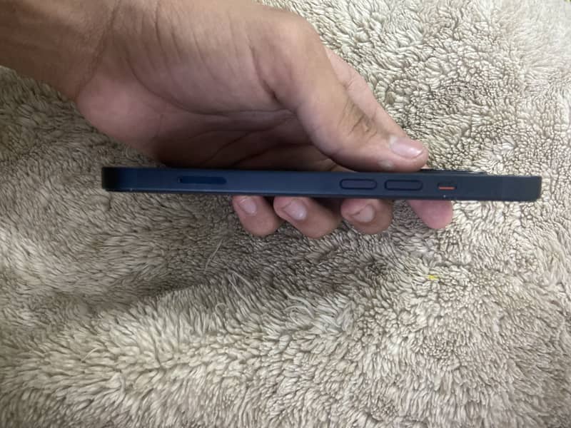 Apple iPhone 13 2