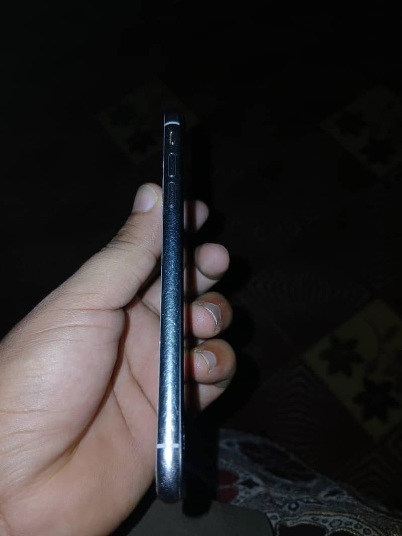 Apple iPhone X 4