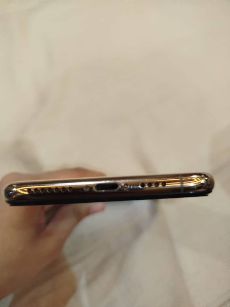Apple iPhone XS Max 3