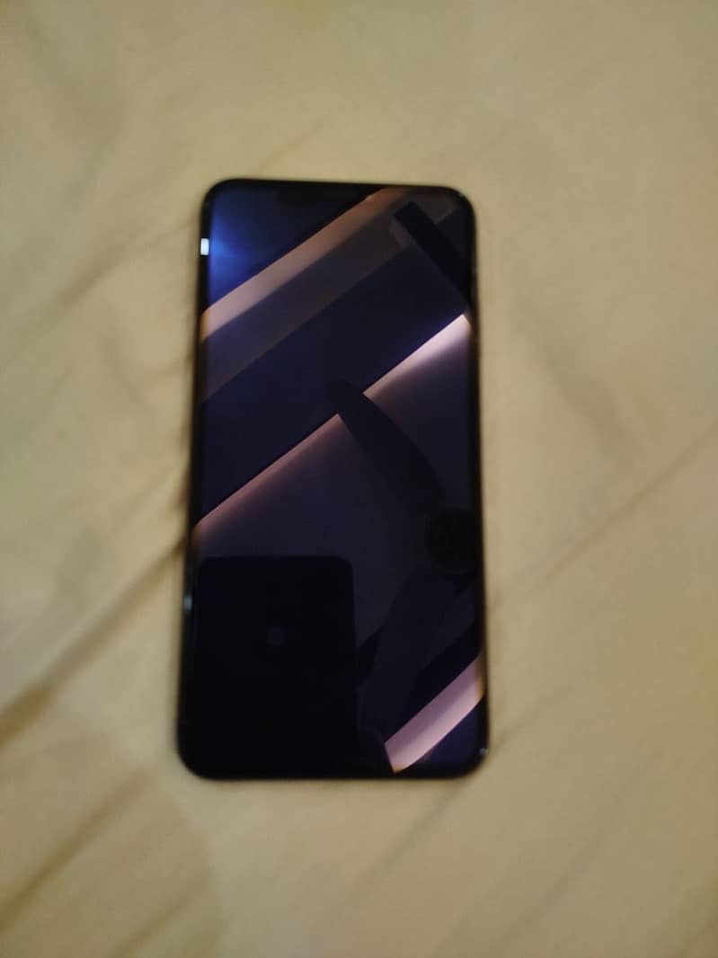 Apple iPhone XS Max 4