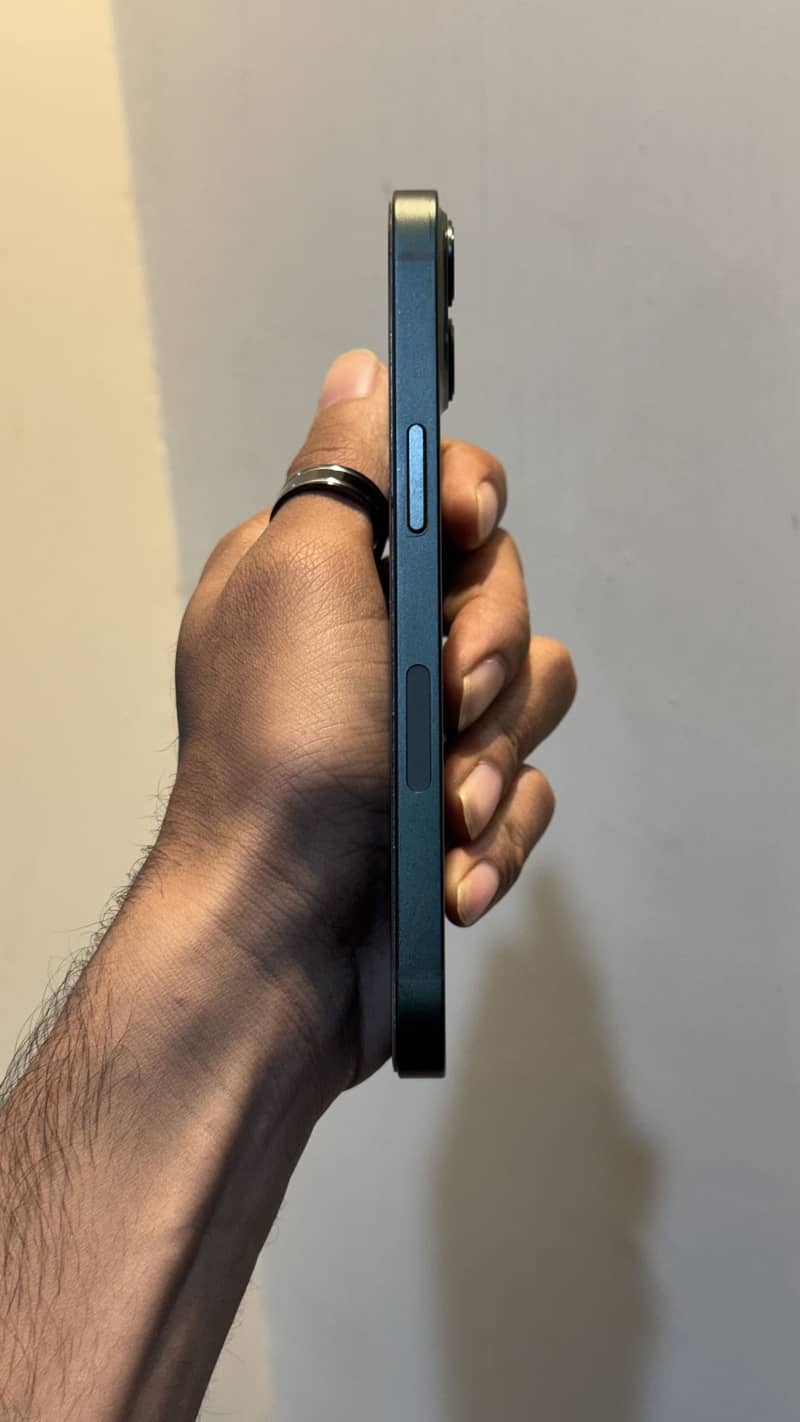 Apple iPhone 13 2