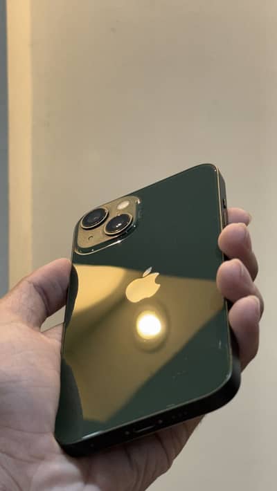 Apple iPhone 13