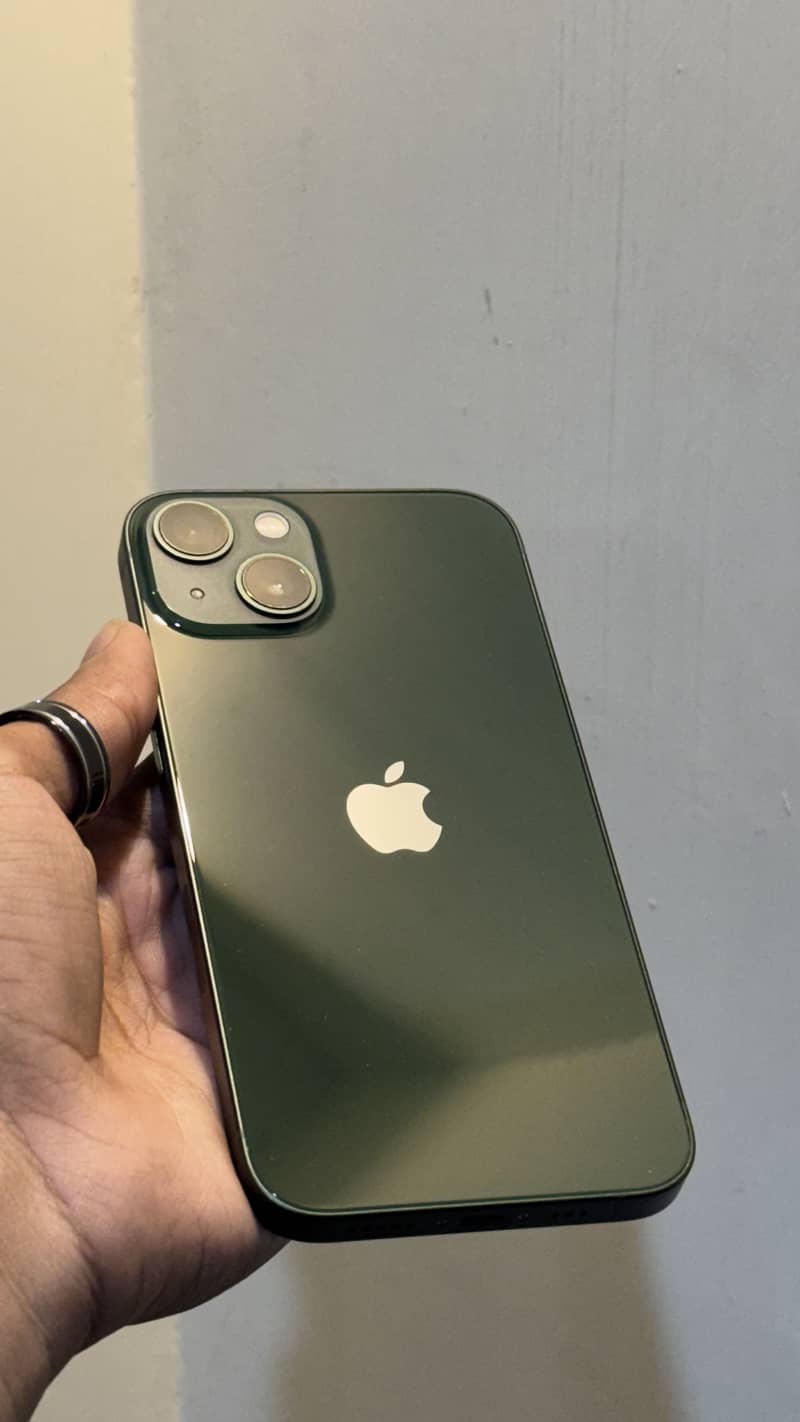 Apple iPhone 13 4