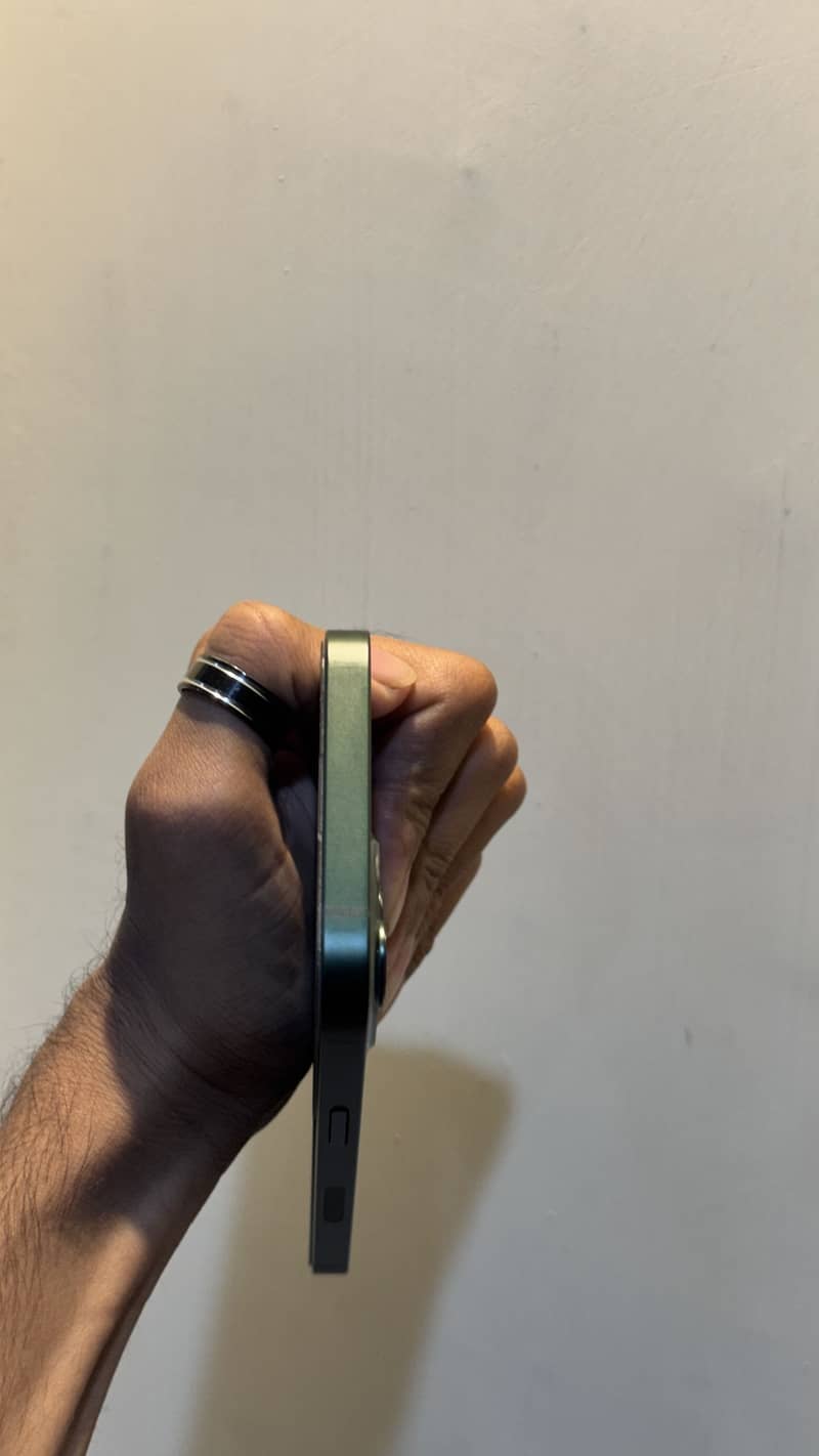 Apple iPhone 13 5