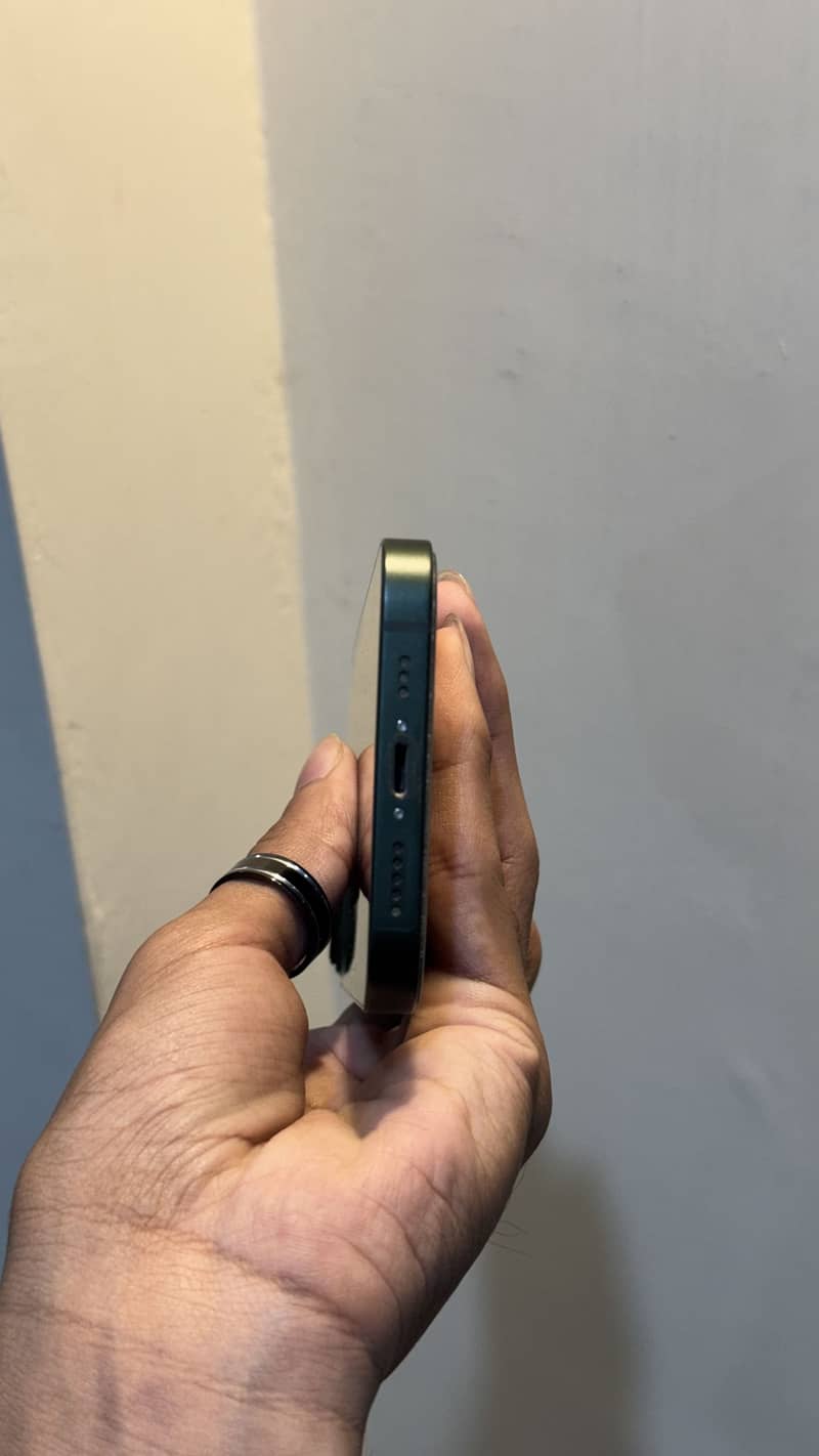 Apple iPhone 13 6