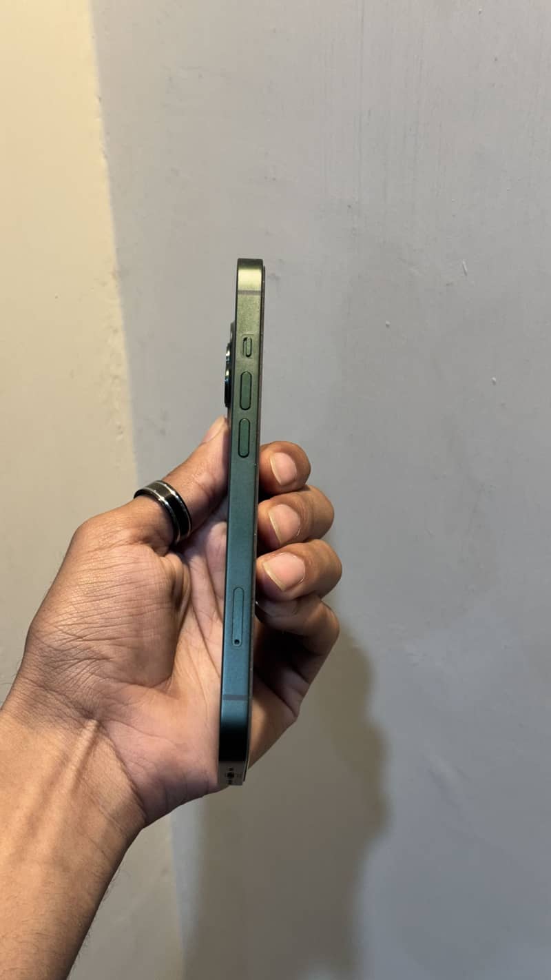 Apple iPhone 13 7