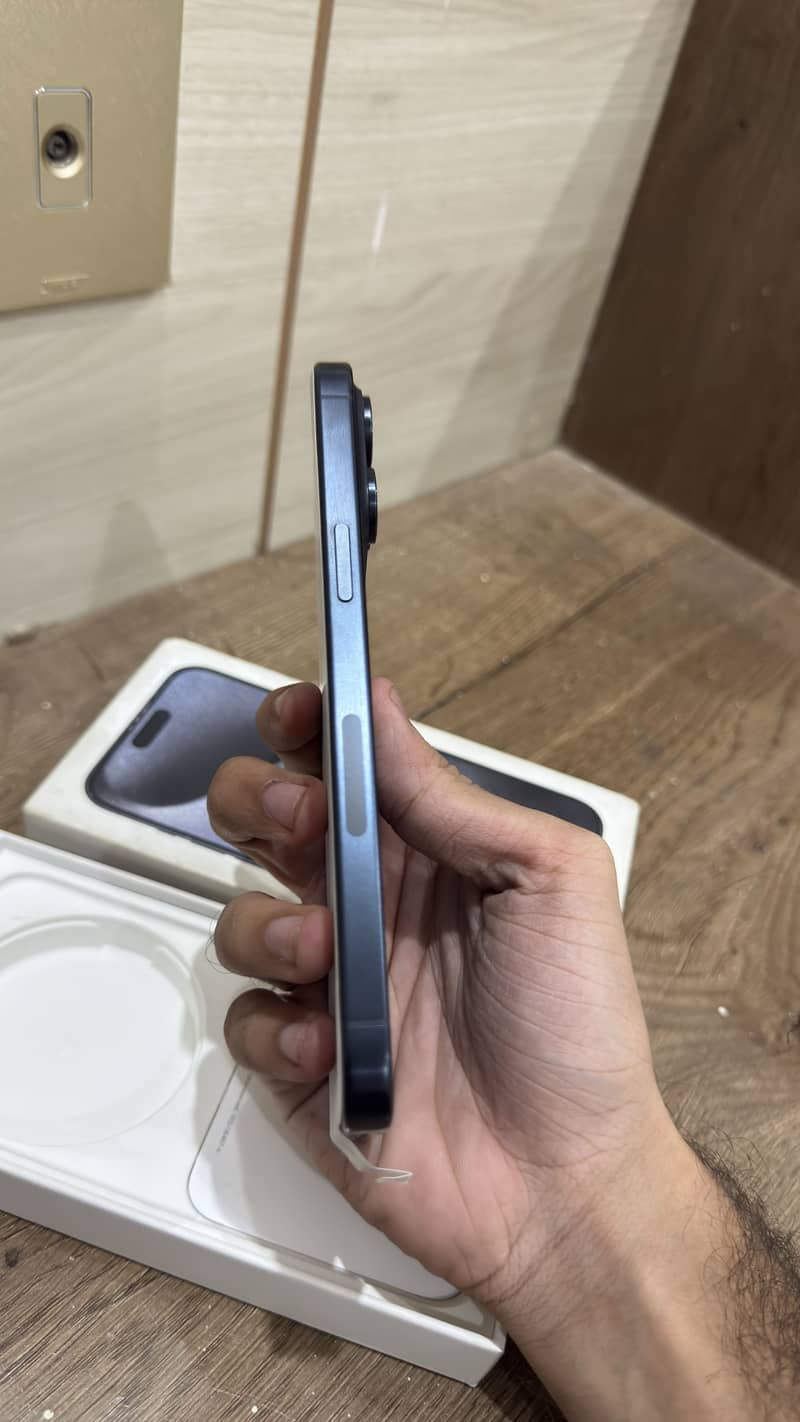 Apple iPhone 15 Pro Max 2
