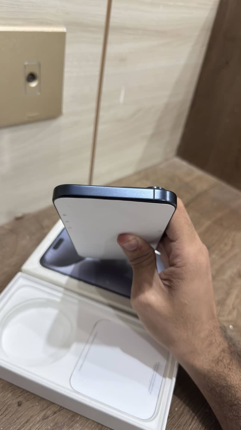 Apple iPhone 15 Pro Max 3