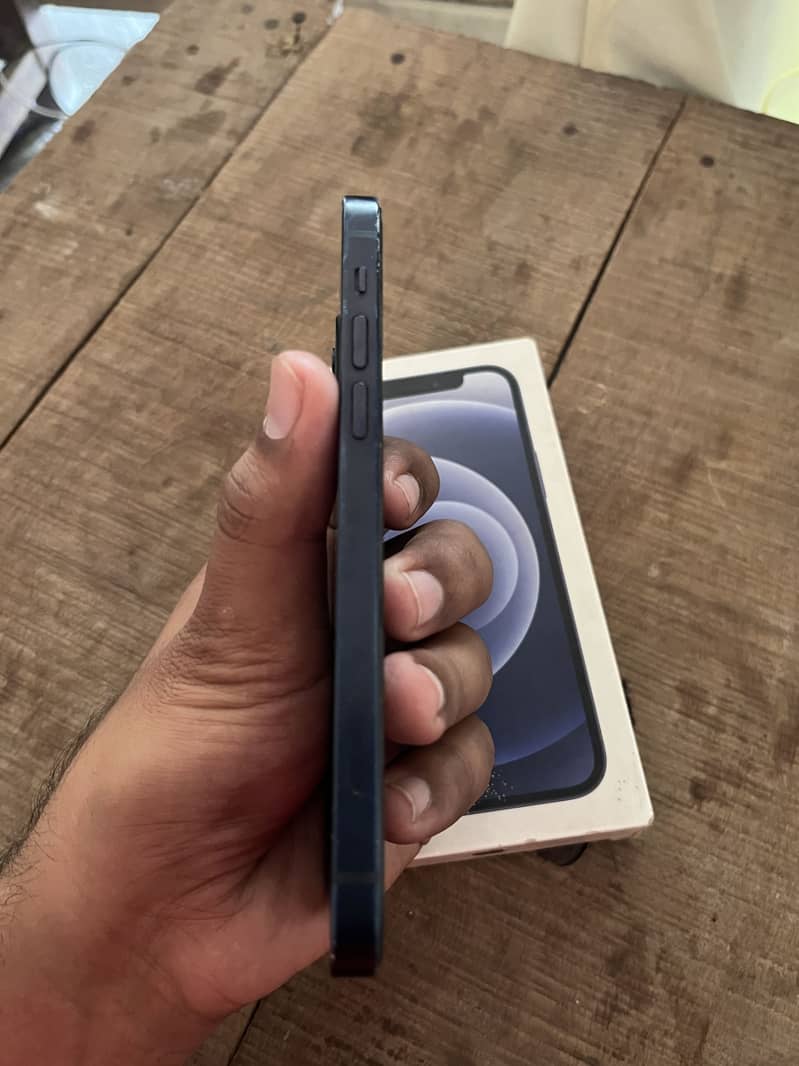 Apple iPhone 12 3