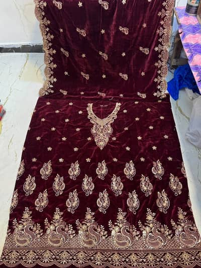 dresses / embroidery dresses / 3pc velvet suits / new arrival