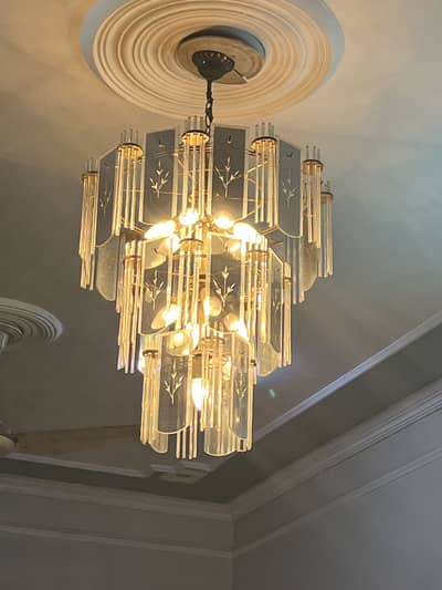 Beautiful Luxury Chandelier – Excellent Condition